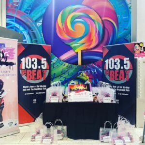 Jackie Sorkin Instagram - 👏🏻 Fantastic night at Candytopia, Miami kicking off Women’s History Month with our event partners at I Heart Radio &The Beat Miami. An evening of pure positivity & big fun! The World is Yours Baby, Believe It! 🍭@iheartradio @thebeatmiami @stichiz @thecandytopia @kemorenewines @lashboxbydar @shesdoingit__  @solomon.wise1  #womenshistorymonth #shesdoinhgit #miami