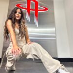 Jackie Redmond Instagram – Houston, where the Rockets at !? 🧐😛

Hair and makeup by @thirdeyes_view ! 🤍
📸: @matthew_mintzer 

#wwe #wweraw #mondaynightraw