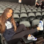 Jackie Redmond Instagram - I had NO idea so many damn Bruins fans worked here. #wweraw Shoutout to the man @mache275 for the PLAYOFF gift !!! Go Leafs Go! 😊 #nhl #nhlplayoffs #mapleleafs
