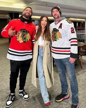 Jackie Redmond Instagram - Hockey Night in the Windy Citayyy! 🏒💀

#yeet 😎