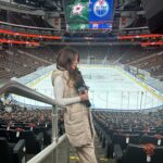 Jackie Redmond Instagram - Finally took a second to document my presence at a very entertaining Western Conference Final. WHO’S TAKING THE SERIES !? ⬇️ Glam: @ambervictoriamakeup 🙌🏻 #nhl #stanleycup #oilers #texashockey