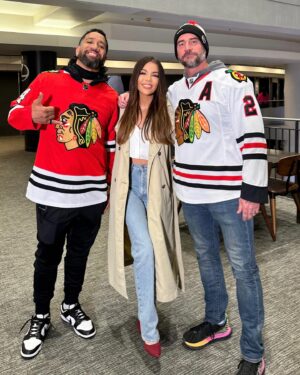 Jackie Redmond Instagram - Hockey Night in the Windy Citayyy! 🏒💀

#yeet 😎
