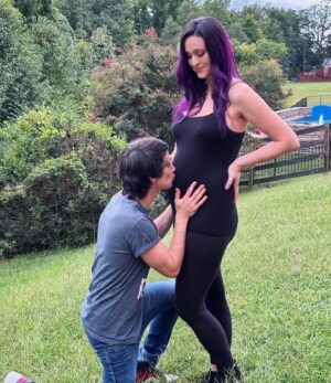 Jaclyn Glenn Instagram - SURPRISE!!! Our family is getting a lil bigger this December ♥️♥️ BABY FRANK # 2!!! So excited to finally share the good news we’ve known about for 6 months already! Time flies!! Video of us finding out live on the vlog channel now - link in bio 🍼