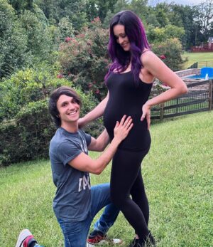 Jaclyn Glenn Instagram - SURPRISE!!! Our family is getting a lil bigger this December ♥️♥️ BABY FRANK # 2!!! So excited to finally share the good news we’ve known about for 6 months already! Time flies!! Video of us finding out live on the vlog channel now - link in bio 🍼