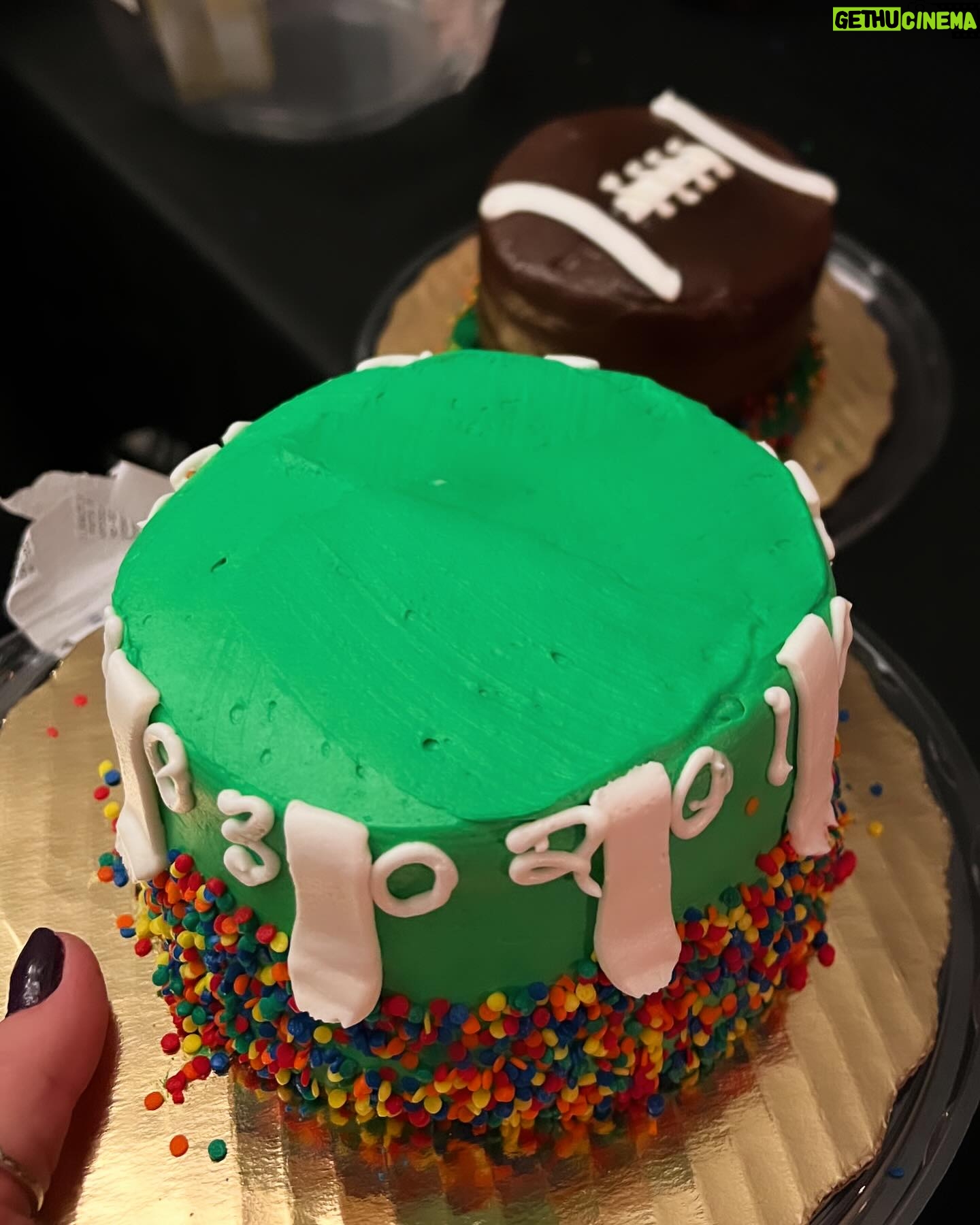 Jaclyn Glenn Instagram - All I know is that Taylor Swift made it 💖🏈✨ #superbowl #taylorswift
