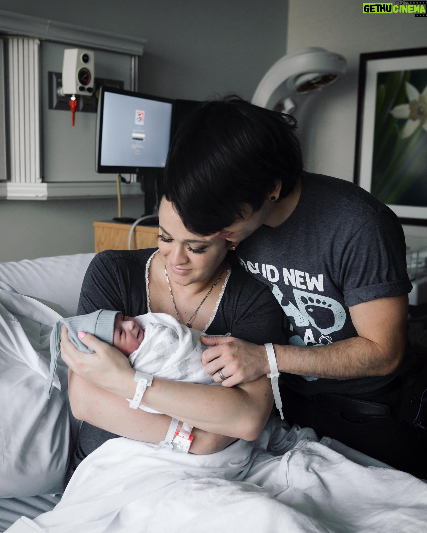 Jaclyn Glenn - 41.6K Likes - Welcome to the world baby boy! ๐ My water broke at 9:15PM last night and he was born at 2:39AM! 7lbs 13oz and 21โ long. Only a took a few pushes too - I guess he was ready! Thanks for letting me squeeze your hand off @davidmichaelfrank :)Weโre both already so in love with this perfect little guy. Heโs the most precious thing Iโve ever seen!! Happiest day ever ๐๐