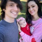Jaclyn Glenn Instagram - Happy Valentine’s Day from the Franks! ♥️✨🌹