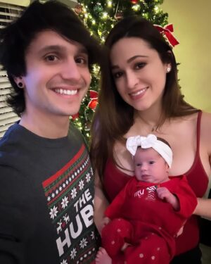 Jaclyn Glenn Instagram - First Christmas as a family of 4 ♥️🎄♥️