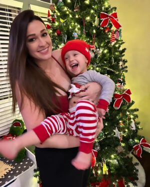 Jaclyn Glenn Instagram - First Christmas as a family of 4 ♥️🎄♥️