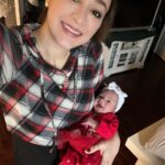 Jaclyn Glenn Instagram – Christmas morning smiles from a 4 day old! 🥹 I know it’s just her learning how to move facial muscles at this point, but still so stinkin cute!!! 🥰