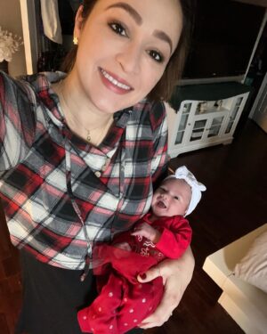 Jaclyn Glenn Instagram - Christmas morning smiles from a 4 day old! 🥹 I know it’s just her learning how to move facial muscles at this point, but still so stinkin cute!!! 🥰