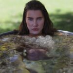 Jacqueline MacInnes Wood Instagram - Part of our family routine… good ol ice bath. 🥶 🔥