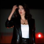 Jacqueline MacInnes Wood Instagram – 👋🏼She baackkkk!!
•
The Bold and Beautiful episode outfit 
styled by @jeresa_featherstone 
Jacket and shorts by @aliceandolivia 
@boldandbeautifulcbs