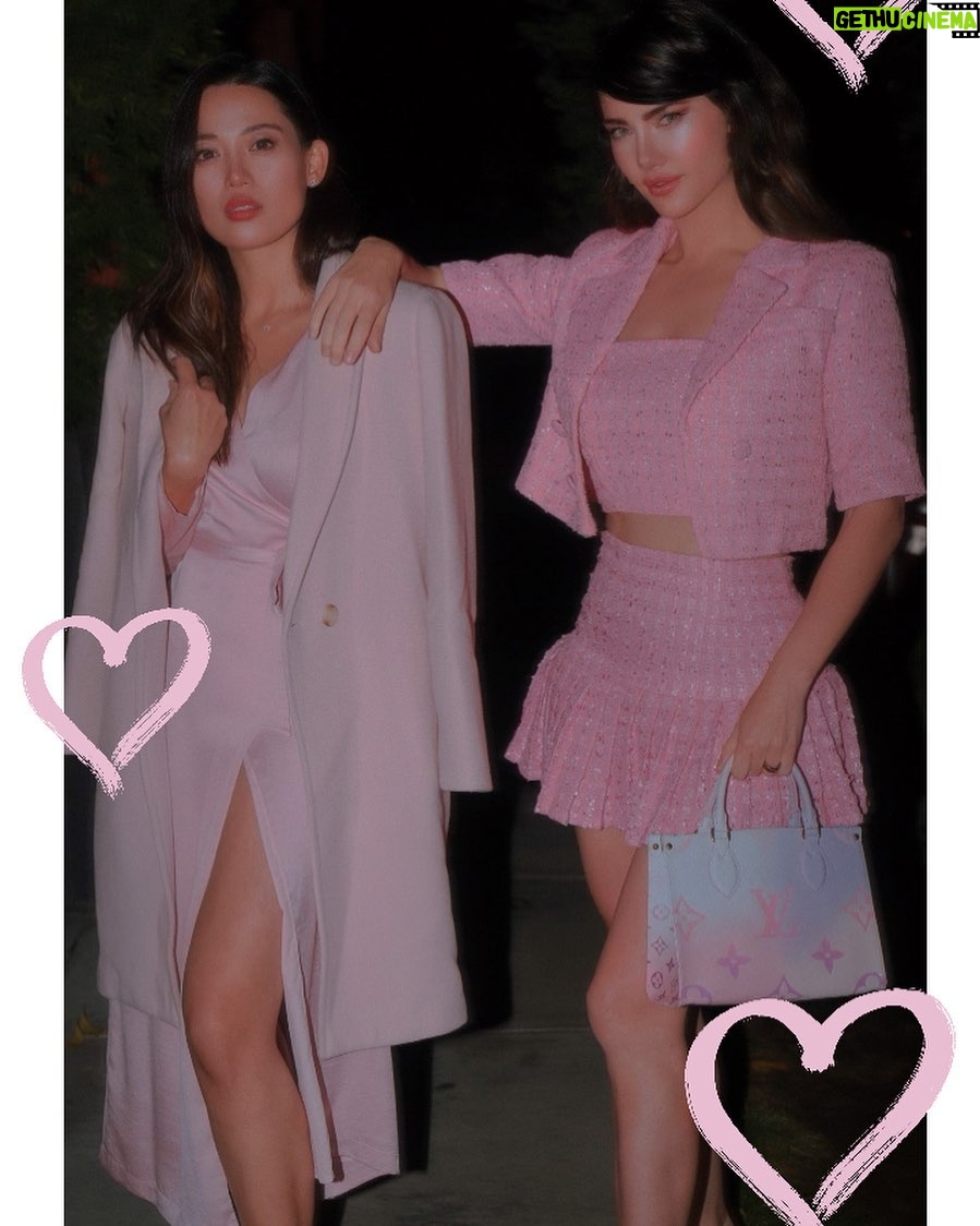 Jacqueline MacInnes Wood Instagram - On Wednesdays we wear pink.. #picfromlastnight #clearlypplareconfused lol #onwednesdayswewearpink #ifyouknowyouknow