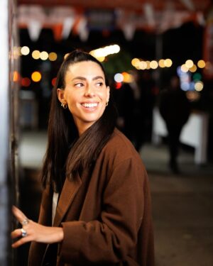 Jade Catta-Preta Instagram - Hey my nips are down here. Love this shoot with @johnandhiscamera such a nice lil slice of BK. #photography #brooklyn #comic 🧡