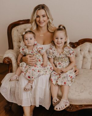 Jade Mead Instagram - Me and my girls 🥰 @marli.and.lottie 

I think I was always destined to be a girl mama 🥹

I love these photos from our Mummy & Me photo shoot with the very talented @foxandwildling_photography at @foxandwildling_studios 📸

#girlmum #mydaughters #mummyandme #mummyandmephotoshoot