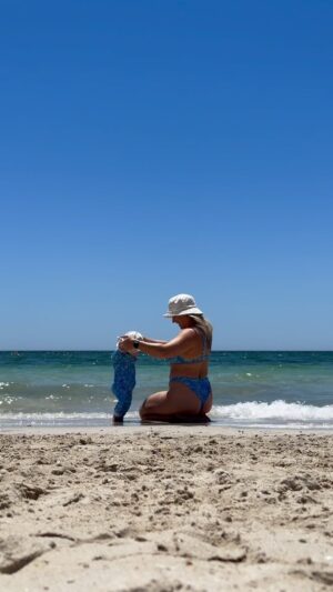 Jade Mead Instagram - My water baby 🌊🥰

@ceaceaswimwear 
@broadwaterresort 

#waterbaby #beachbaby #ocean #beach #mumandbaby #busselton #reels