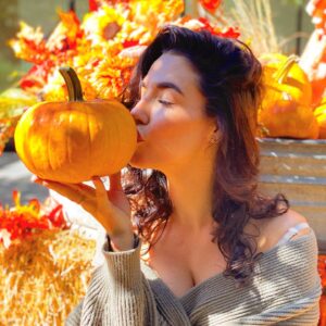 Jade Tailor Instagram - Happy Equinox, Pumpkins! 🎃 
Photo by one of my favorite pumpkins of all @bengleib #happyharvest #happyfall #myfavoritetimeofyear #pumpkinseason #happywitch
