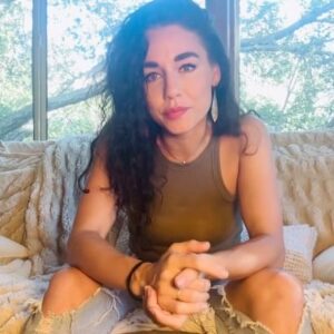 Jade Tailor Instagram - Regarding Israel / Palestine, and the innocent lives lost… 🤍🇮🇱