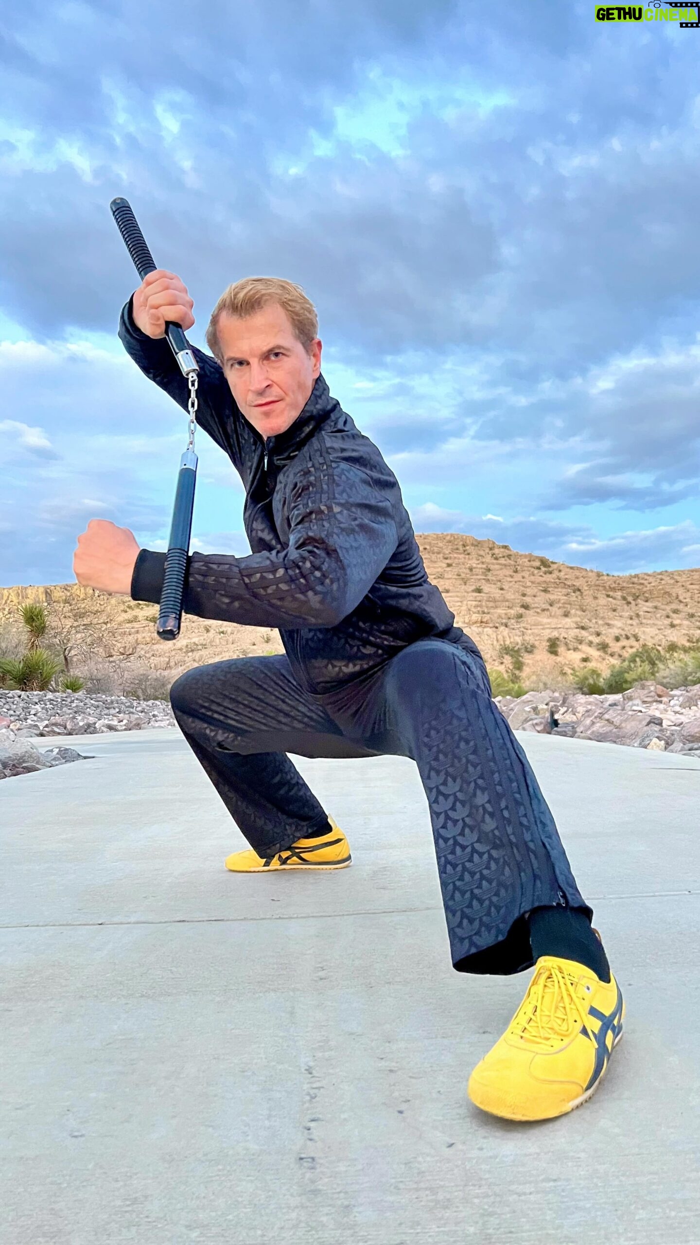 Jade Xu - 1.2K Likes - 🔥🐲 2 STICKS ON A CHAIN 🐲🔥
I got my first pair of wooden nunchucks pretty much right after I watched Bruce Lee taking down the Dojo in ‘Fist of Fury’ when I was a kid and I always had one of two wherever I lived or on my travels throughout the years.
Now, a few days ago I stumbled across ‘Fist of Fury’ again and decided to take the Chucks for a little walk in the park and that’s how it went 😎🔥🐲
🎥 @jadexuofficial
#davidtorok #nunchucks #nunchaku #martialarts #kungfu #wushu #brucelee #inspiration #trainingmotivation #kungfulife @onitsukatigerofficial 🔥