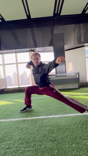 Jade Xu Instagram - Gotta Work Out For Things To Work Out 👊 Finishing the year strong 💪 

🎥 @jadexuofficial 🌹 
#letsdoit