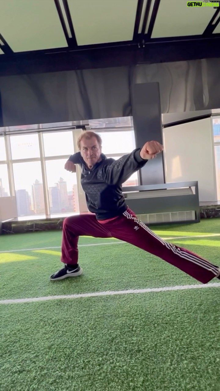 Jade Xu - 2.9K Likes - Gotta Work Out For Things To Work Out 👊 Finishing the year strong 💪
🎥 @jadexuofficial 🌹
#letsdoit