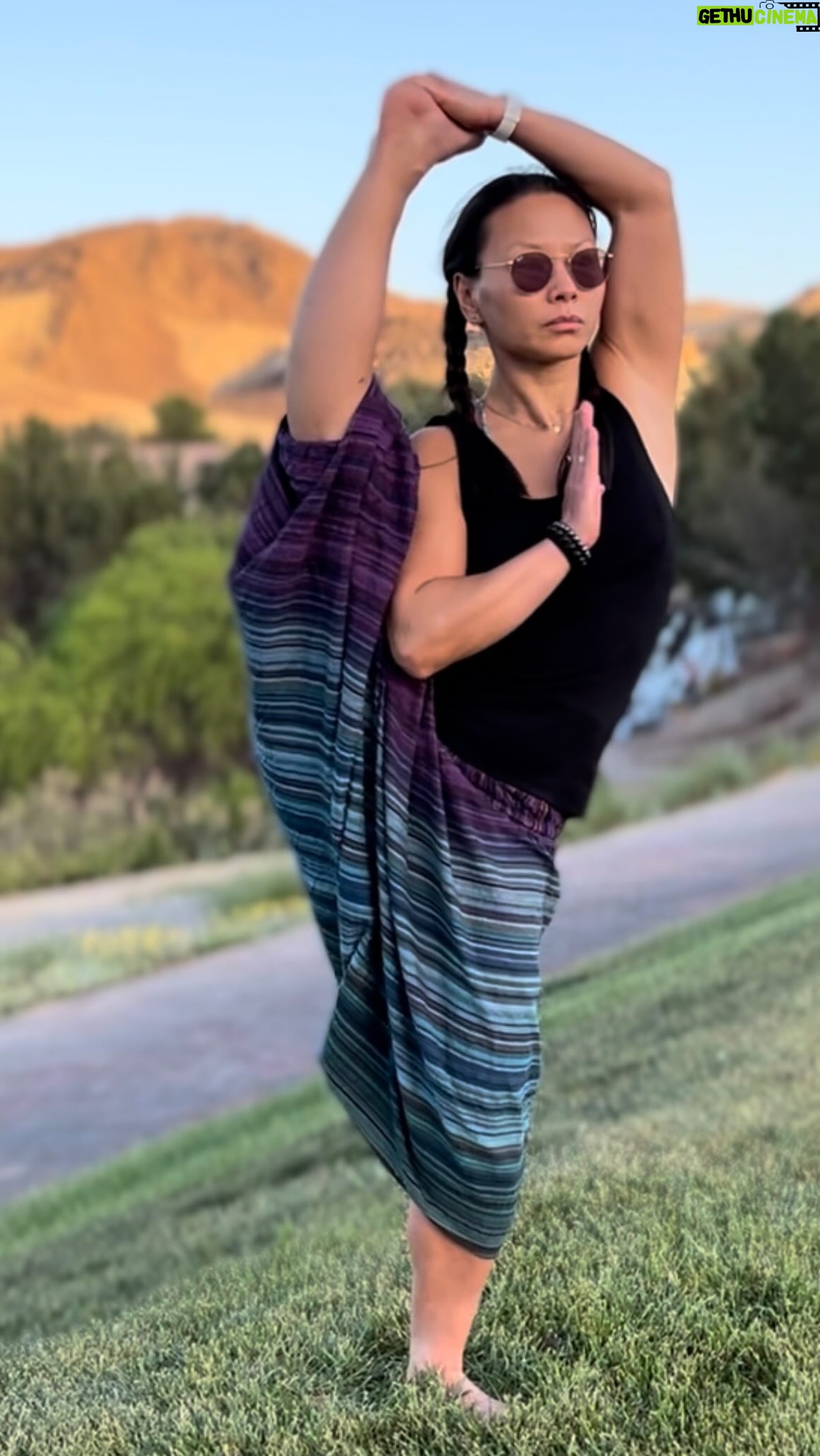 Jade Xu - 1.7K Likes - 💪🔥 Kung-Fu Pistol Squad 🔥💪
by @jadexuofficial 💥💥💥
#kungfu #shaolinkungfu #wushu #strengthtraining #conditioning #martialarts #training #flexibility #motivationalvideos #jadexu #worldchampion #skills #marvel #action #actress