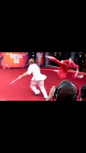 Jade Xu Instagram - SWORD CUTS 🔥⚔️🔥 

🎬 《功夫梦》 成龙

#thekaratekid #movie #premiere #wushu #kungfu #fight #demonstration #jackiechan #willsmith #jadensmith #davidtorok #jadexu #alexschmidt