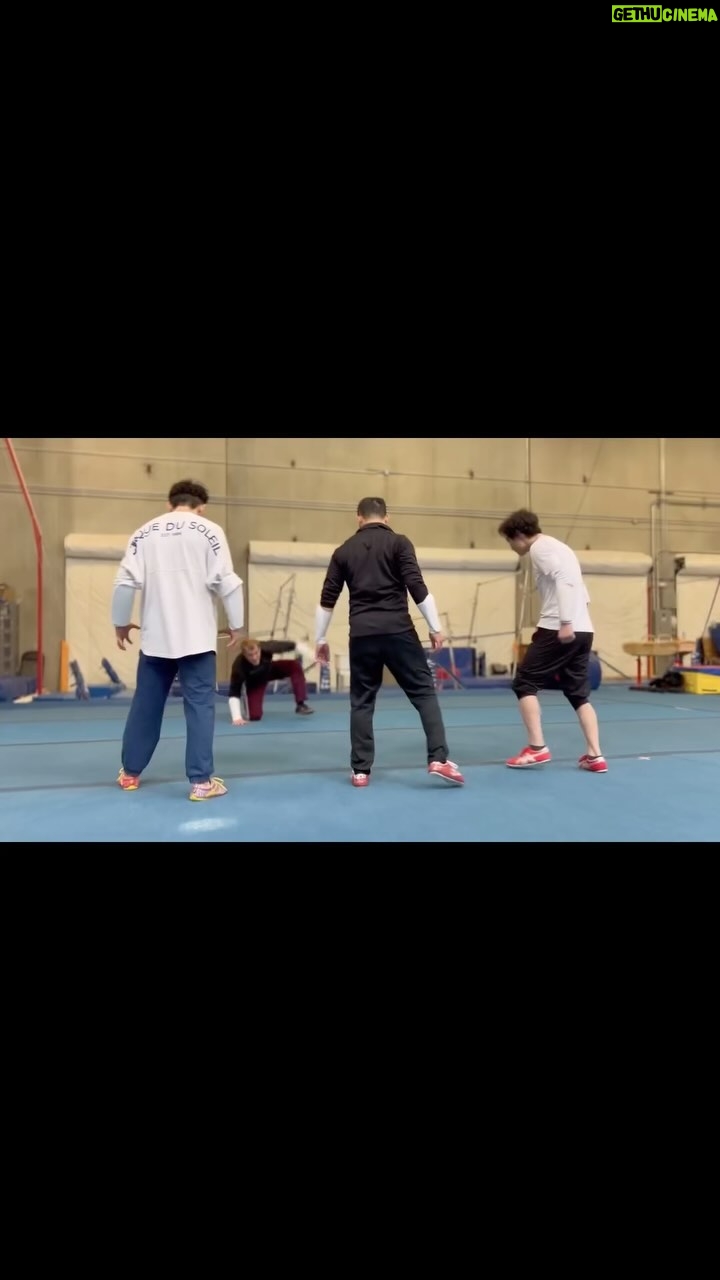 Jade Xu - 1K Likes - 👊 PULLING NO PUNCHES 👊
w/ @jujutsujason 🐲 @zhihao.yu_ 🐲 @will.w.chen 🐲
Camera:
@jadexuofficial
Choreography:
@davidtorok_official
#davidtorok #screenfighting #practice #choreography #actionshot #stunts #fighting #martialarts #kungfu #stage #combat #pullingnopunches #action #performance