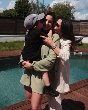 Jade Leboeuf Instagram - Happy mother’s day to all the mamas out there et une grosse pensée à celles et ceux qui ne peuvent plus prendre leurs mamans dans les bras ♥️