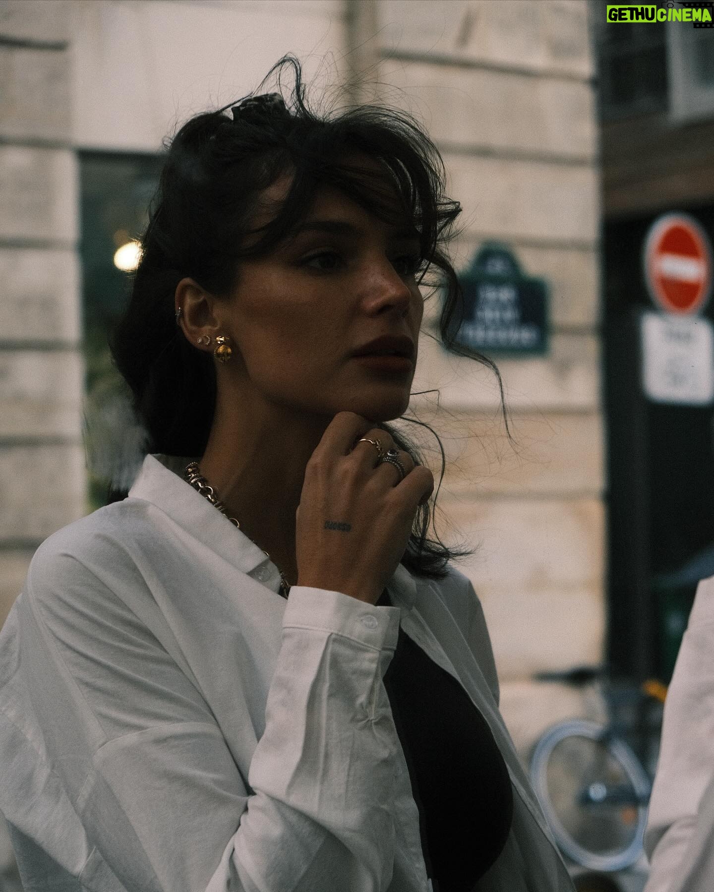 Jade Leboeuf Instagram - Changes tu de parfum régulièrement ou en as tu un qui est ta signature et qui n’a jamais changé ?