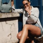 Jade Leboeuf Instagram - Hair free, care free avec le nouvel ÉPILATEUR À LUMIÈRE PULSÉE Braun Smart Epilateur de la gamme Skin i-expert. C’est le premier épilateur intelligent au monde qui nous permet d’être guidés de manière personnalisée sur l’application mobile, afin de réduire de manière significative notre pilosité ✨ Il retarde la repousse des poils jusqu’à 1 an, et si vous n’êtes pas satisfaits au bout de 100 jours, @braun_france vous rembourse ! Il est dispo chez Amazon, je vous laisse avoir les offres pendant la Braun week ! Collaboration commerciale