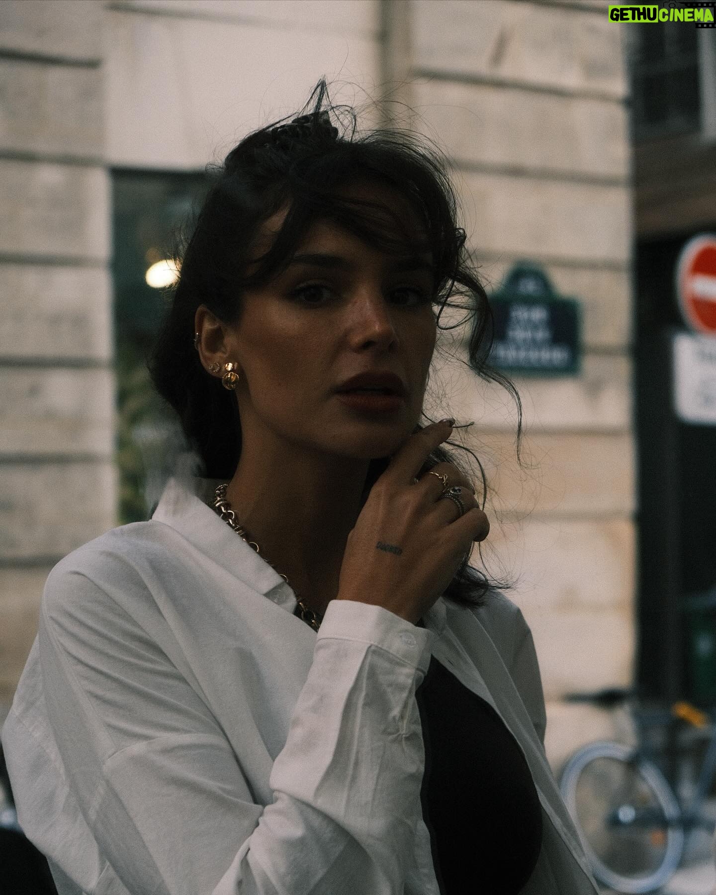 Jade Leboeuf Instagram - Changes tu de parfum régulièrement ou en as tu un qui est ta signature et qui n’a jamais changé ?