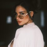 Jade Leboeuf Instagram – Mon mood  en ce moment, « douce avec moi même ». Il y a pas mal de changements en ce moment (je vous en parlerai bientôt plus en details) et cela rime avec excitation et stress mais du bon stress. Je m’efforce à être plus sympa avec moi-même et plus tolérante, ces derniers 5 mois ont été difficiles et j’ai besoin de retrouver ce qui me fait vibrer et ce qui m’anime, j’y suis presque et pour ça il faut accepter que pour aller de l’avant on doit parfois changer certaines choses afin de trouver un équilibre. 

Tenue 
Lunettes @gucci via @mai_optic 
Ensemble lingerie @ninadescriquets 
*Offerts 

#selflove #selfawareness #remiseenquestion #accessories #beautyphotography #portraitphotography #fashiongram