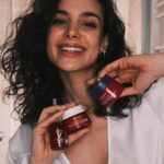 Jade Leboeuf Instagram – Quel est votre principal problème de peau? Pour ma part, ce sont les taches pigmentaires. Depuis un an et demi, j’utilise la gamme LIFTACTIV B3 de Vichy, et je viens de découvrir leur nouvelle Crème de Nuit LIFTACTIV B3 au Rétinol Pur, pour une peau renouvelée et un teint unifié dès le réveil. Vous pouvez retrouver toute la gamme en pharmacie et parapharmacie.