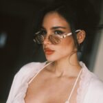 Jade Leboeuf Instagram – Mon mood  en ce moment, « douce avec moi même ». Il y a pas mal de changements en ce moment (je vous en parlerai bientôt plus en details) et cela rime avec excitation et stress mais du bon stress. Je m’efforce à être plus sympa avec moi-même et plus tolérante, ces derniers 5 mois ont été difficiles et j’ai besoin de retrouver ce qui me fait vibrer et ce qui m’anime, j’y suis presque et pour ça il faut accepter que pour aller de l’avant on doit parfois changer certaines choses afin de trouver un équilibre. 

Tenue 
Lunettes @gucci via @mai_optic 
Ensemble lingerie @ninadescriquets 
*Offerts 

#selflove #selfawareness #remiseenquestion #accessories #beautyphotography #portraitphotography #fashiongram