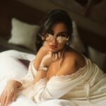 Jade Leboeuf Instagram – Self care moment ✨ la réalité est bien moins glamour, je suis malade depuis 2 jours et quand je parle on dirait soit Robert, soit Marge Simpson. Je vais me reposer pour être a bloc demain 🙌🏼