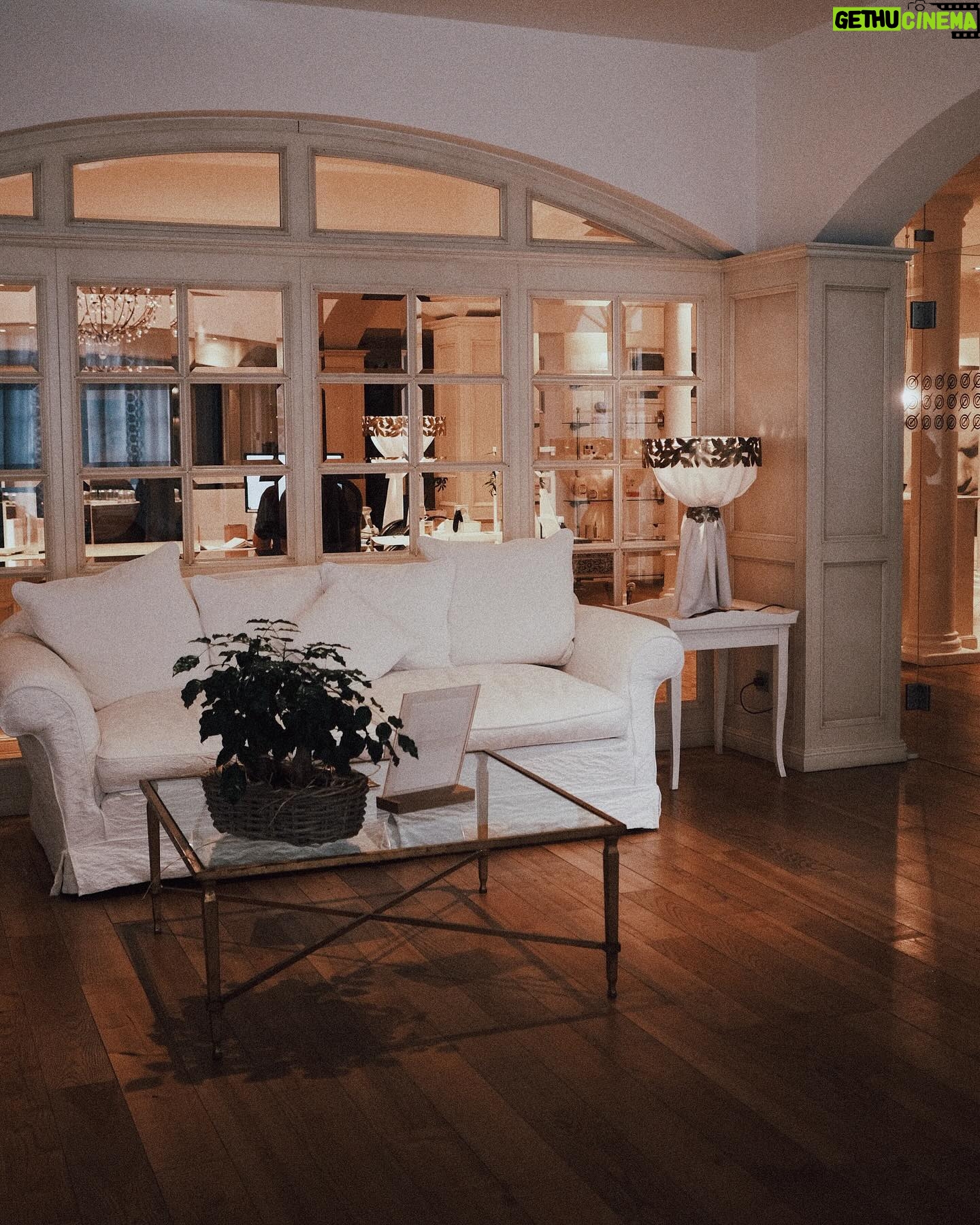 Jade Leboeuf Instagram - Retour sur notre séjour en amoureux où nous étions invités à découvrir le magnifique @posthotel_achenkirch en Autriche, pour 3 jours de détente, de découvertes culinaire et de zen dans un cadre chaleureux et agréable uniquement réservé aux adultes ✨