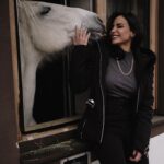 Jade Leboeuf Instagram - Aleppa & Me 🤍 la définition de la douceur, de la curiosité et de la gentillesse ce cheval. Tenue @ikksofficial x @henri_duvillard (offerte) pour trouver un peu de neige mais finalement il n’y en avait pas du tout. Le comble c’est qu’en se levant ce matin, jour blanc, de la neige partout ❄️ 😅