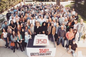 Jaicy Elliot Instagram - My crew is better than your crew🏆🍰🍾 Celebrating episode 350! #imean #longestrunningmedicaldramaever #greysanatomy #shondaland #abcnetwork