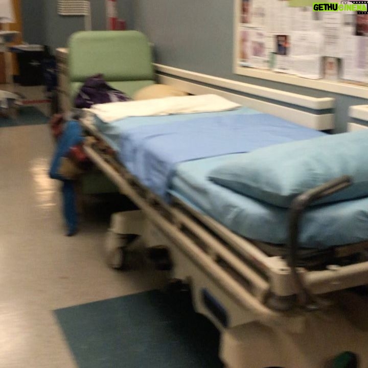 Jaicy Elliot Instagram - Thankfully, Taryn’s got good F.R.I.E.N.D.S 🤍 Happy TGIT guys! #mybestfriendsrossandrachel #greysanatomy #abcstudios #greysabc #shondaland