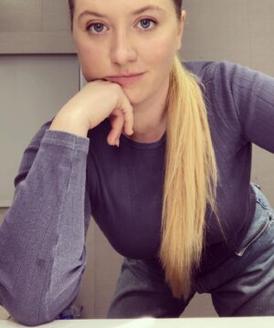 Jaicy Elliot Instagram - Grey’s day -trailer selfie 🫀#greysanatomy #shondaland #abcstudios
