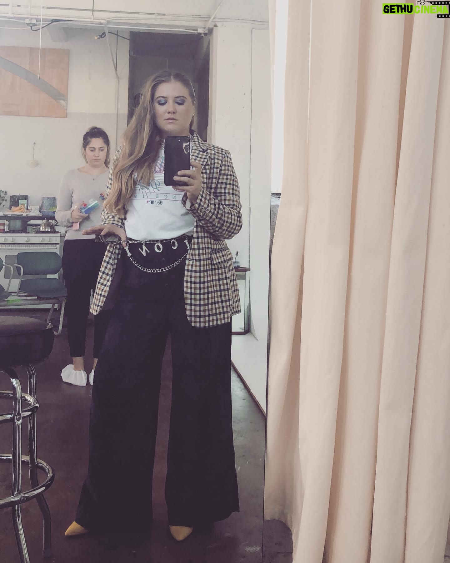 Jaicy Elliot Instagram - It’s spelt I.C.O.N.I.C. bitch. 🍄 #blingbling #dresslikeitsthe90s