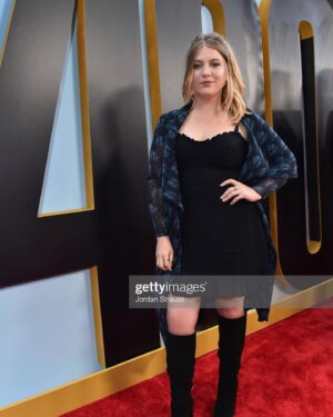 Jaicy Elliot Instagram - To 400 more 🍾🍾🍾

Thank you @greysabc and @shondaland for this incredible evening 
.
.
.
Hair by @nickichestnut 🤍
Makeup by @starmakerbeauty 🤍