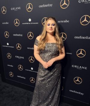 Jaicy Elliot Instagram - Last night was the best night 🏆
 #sequinfordays #oscars2020 #mypublicististhebestest .
.
.
Makeup @antonmakeup 
Hair @lisatbeauty 
Stylist @jkatzprpro 💋
Dress @adriannapapell