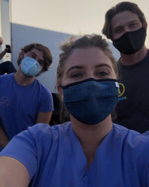 Jaicy Elliot Instagram - Me and the boys - Special shout out to @richardfloodofficial who reeally wanted to be in this photo 💀 #greysanatomy #shondaland