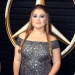 Jaicy Elliot Instagram - Last night was the best night 🏆 #sequinfordays #oscars2020 #mypublicististhebestest . . . Makeup @antonmakeup Hair @lisatbeauty Stylist @jkatzprpro 💋 Dress @adriannapapell