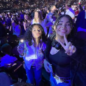 Jaidyn Triplett Instagram - Thank you @mirandacosgrove for the Best Birthday Present Ever!! #jingleball - We had so much fun!

I have a surprise for you guys, Swipe to the last slide. If you get it… drop 🎄🎄🎄 in the comments. 😁😁

#jaidyntriplett #jordynjames #oliviarodrigo #sabrinacarpenter #christmas #jingleball #iheartradio