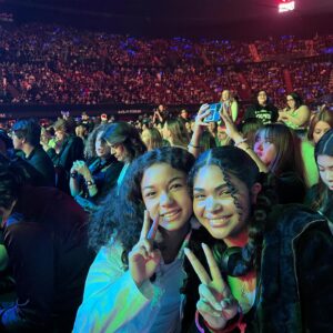 Jaidyn Triplett Instagram - Thank you @mirandacosgrove for the Best Birthday Present Ever!! #jingleball - We had so much fun!

I have a surprise for you guys, Swipe to the last slide. If you get it… drop 🎄🎄🎄 in the comments. 😁😁

#jaidyntriplett #jordynjames #oliviarodrigo #sabrinacarpenter #christmas #jingleball #iheartradio