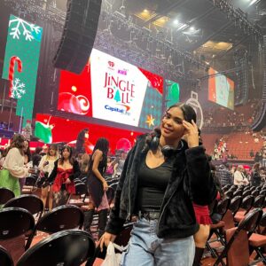 Jaidyn Triplett Instagram - Thank you @mirandacosgrove for the Best Birthday Present Ever!! #jingleball - We had so much fun!

I have a surprise for you guys, Swipe to the last slide. If you get it… drop 🎄🎄🎄 in the comments. 😁😁

#jaidyntriplett #jordynjames #oliviarodrigo #sabrinacarpenter #christmas #jingleball #iheartradio